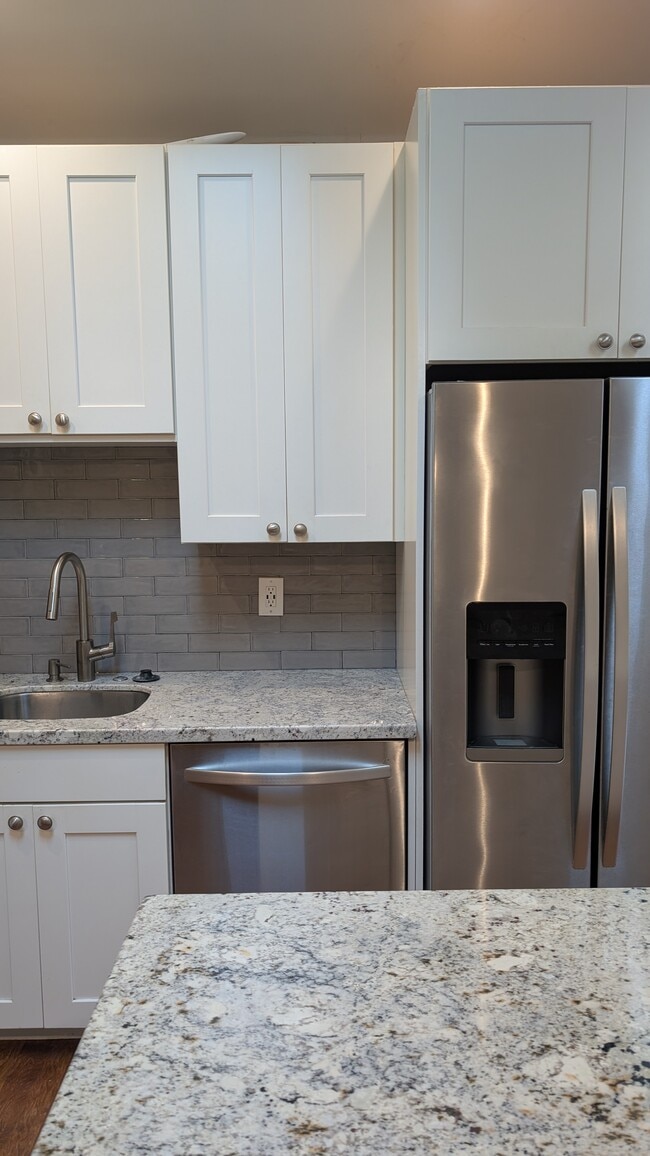 Building Photo - 15119 Grove St