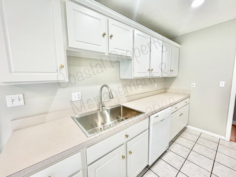Building Photo - 304 Sherrybrook Dr