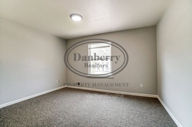 Building Photo - 3704 Willow Run Dr
