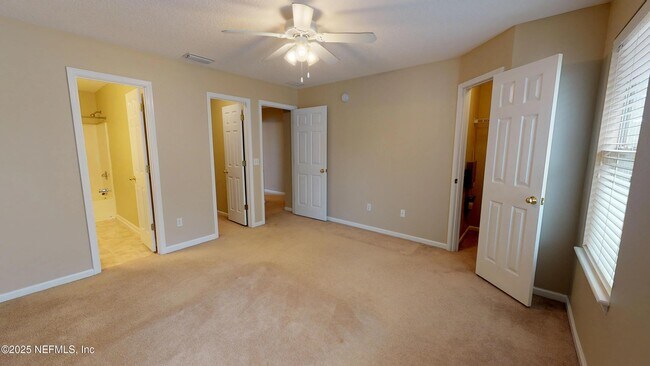 Building Photo - 1009 S Bank Way