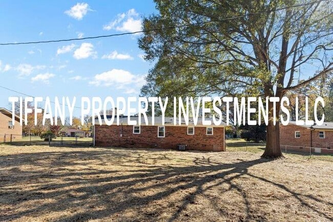 Building Photo - 714 Chal Dr