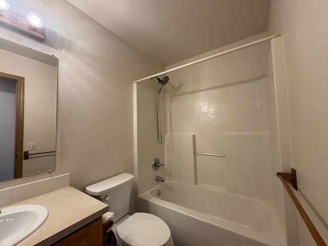 Building Photo - Beautiful One Story House - 3 bed in Spanaway!