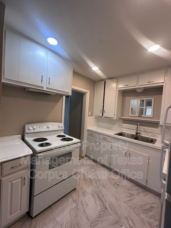 Building Photo - 538 Chase Dr