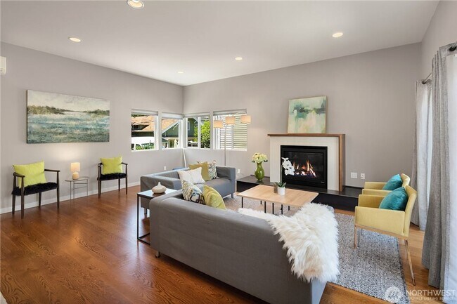 Building Photo - 3bd/2.5ba Seattle Home