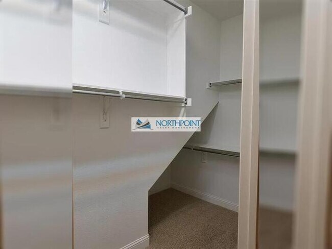 Building Photo - Move-in Special: 50% off second full month...