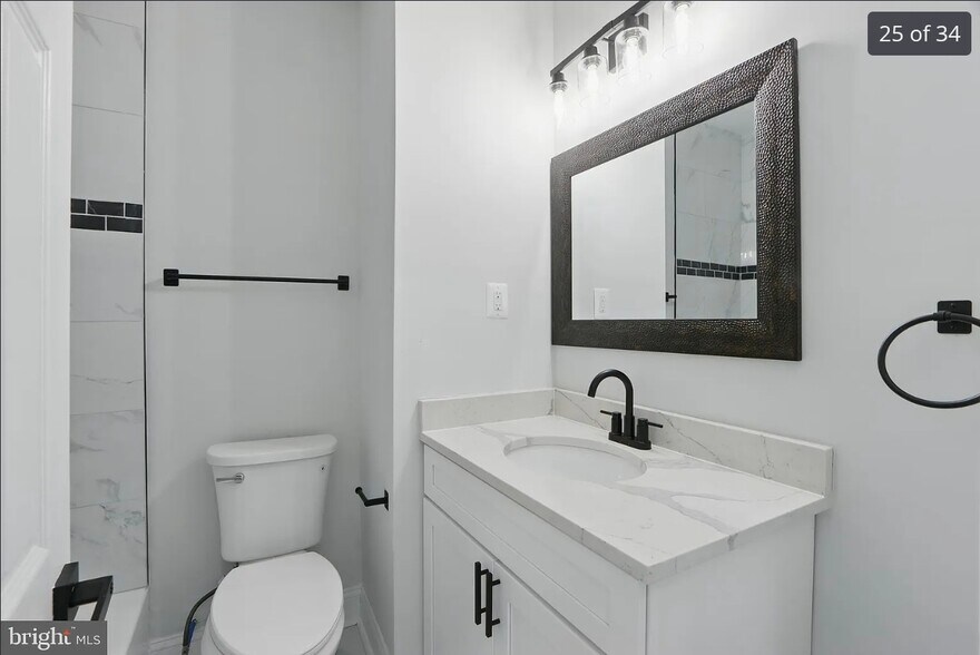 Building Photo - 118 S Conkling St