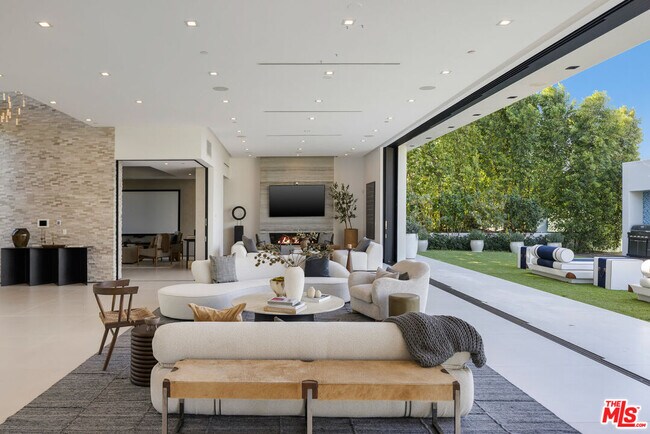 Building Photo - 16801 Oak View Dr