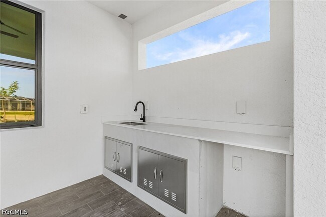 Building Photo - 417 SW 23rd Terrace