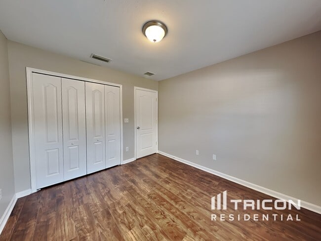 Building Photo - 246 Fort Milton Dr