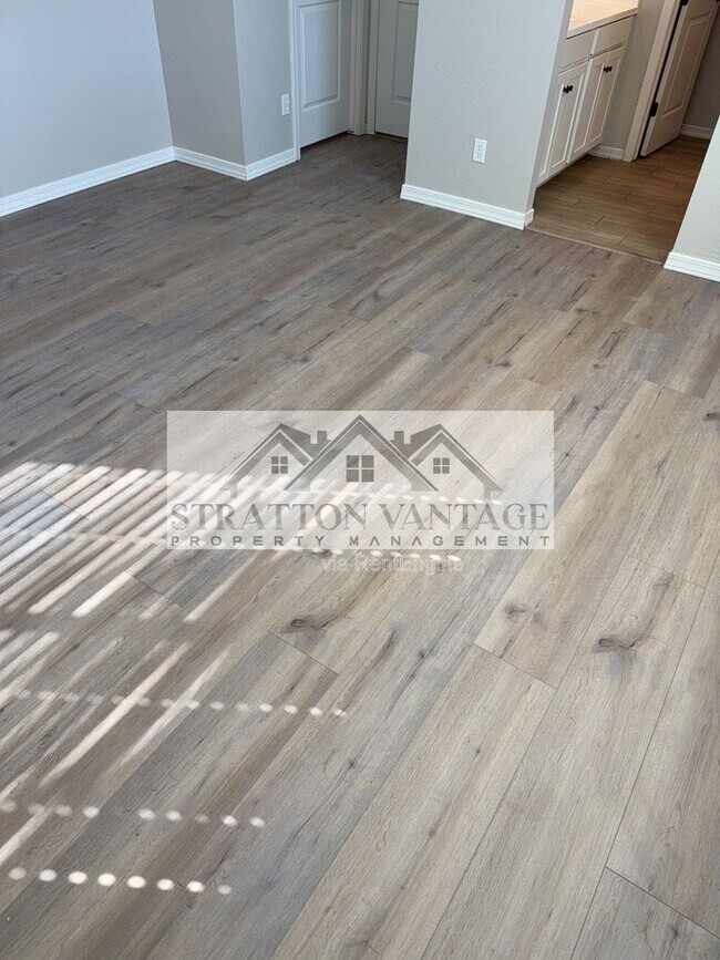 Building Photo - 36005 W San Clemente Ave