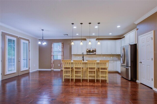 Building Photo - 1122 Oakcrest Dr