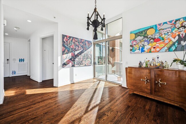 Building Photo - 2211 Briarglen Dr