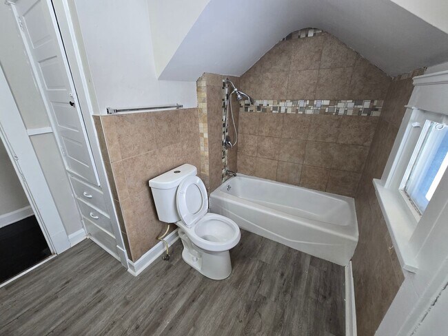 Building Photo - SECTION 8 and EDEN Accepted! Newly Renovated 3BR Home Now Available in Cleveland!!