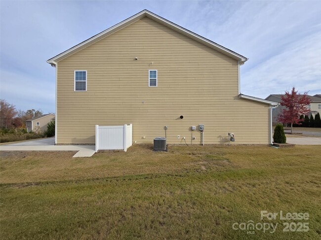 Building Photo - 11210 Streamwood Ln NW