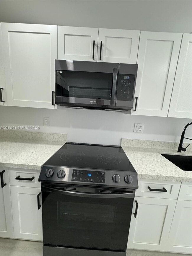 Building Photo - 9280 Fontainebleau Blvd