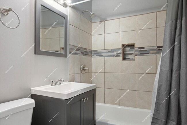 Building Photo - Charming 3-Bedroom Bungalow for Rent in Po...