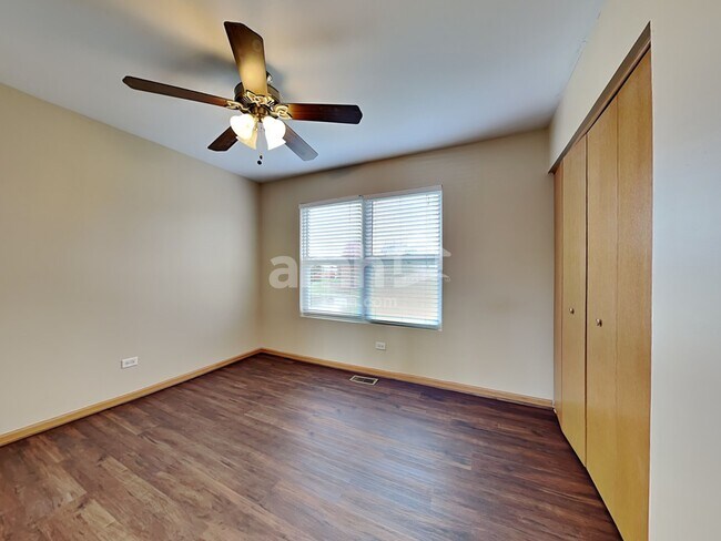 Building Photo - 1300 Broadlawn Dr