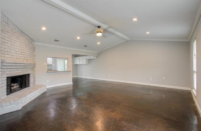 Building Photo - 9426 Charter Ridge Dr
