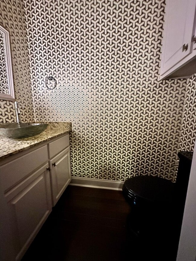 Building Photo - Beautiful 2 Bed/ 2.5 Bath Townhome In Gate...