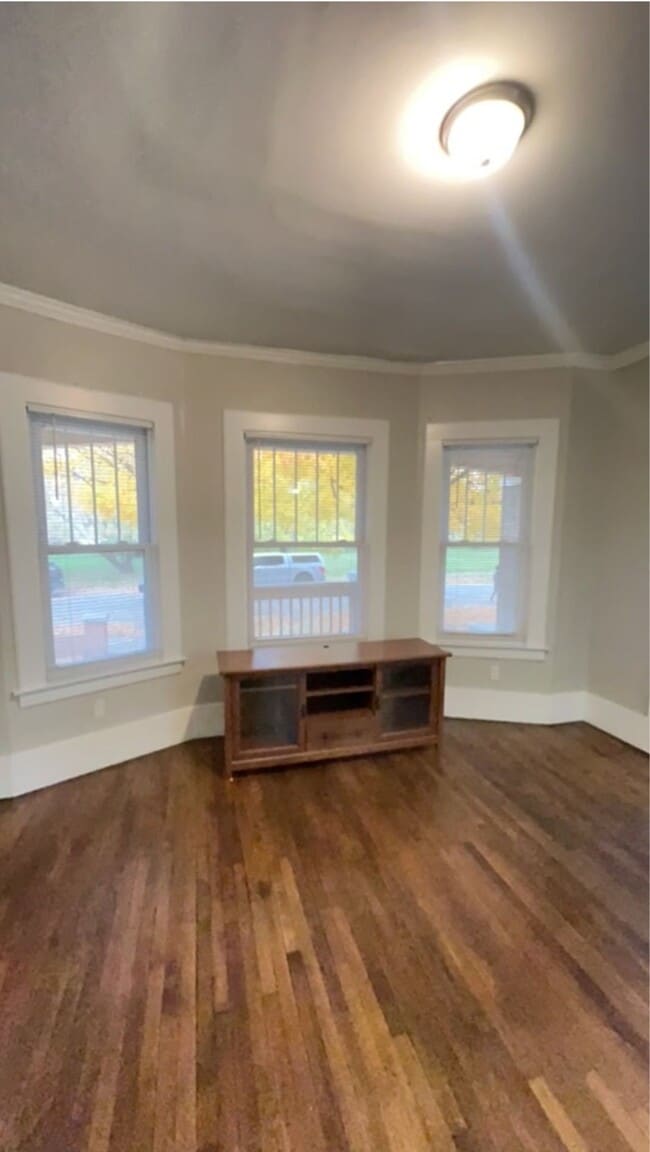 Building Photo - 7426 Dunedin St