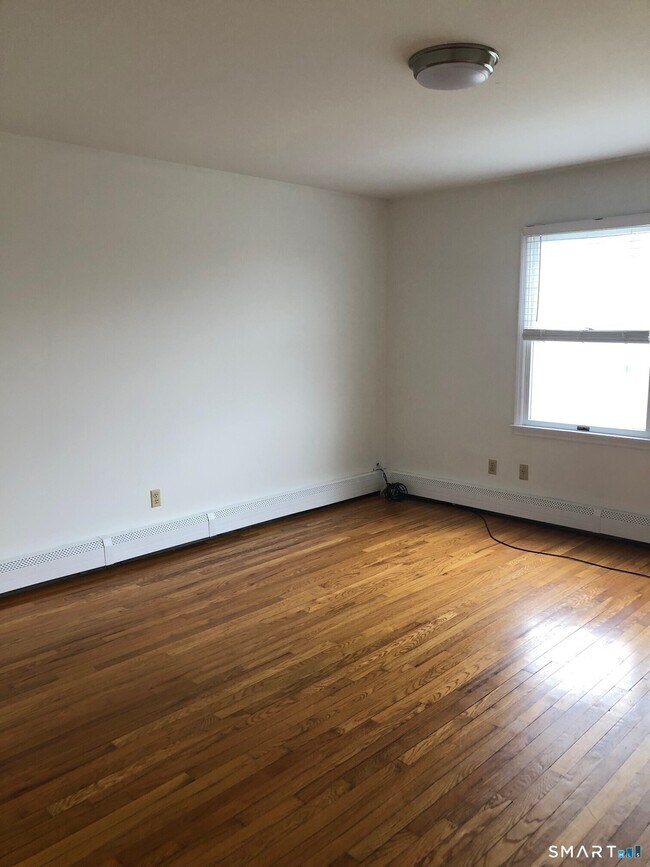 Building Photo - 20 Spring Hill Ave