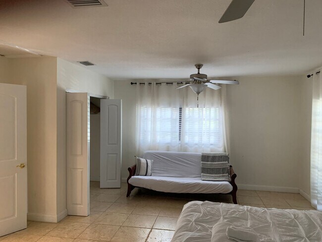 Building Photo - Single Family Home 5/3
