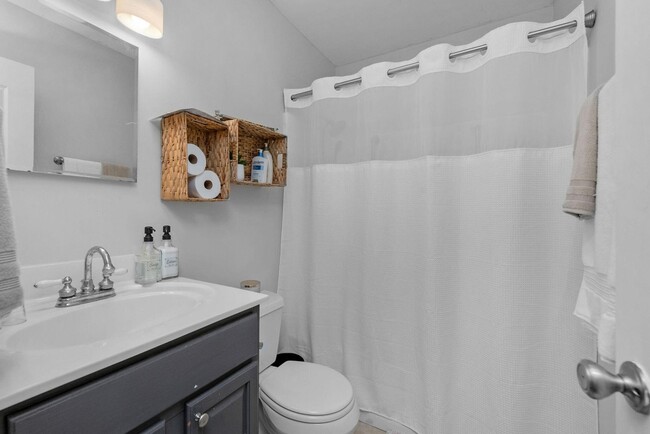 Building Photo - 326 Goldenrod Ct
