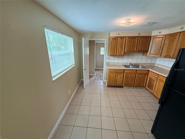 Building Photo - 1759 Temple Terrace S