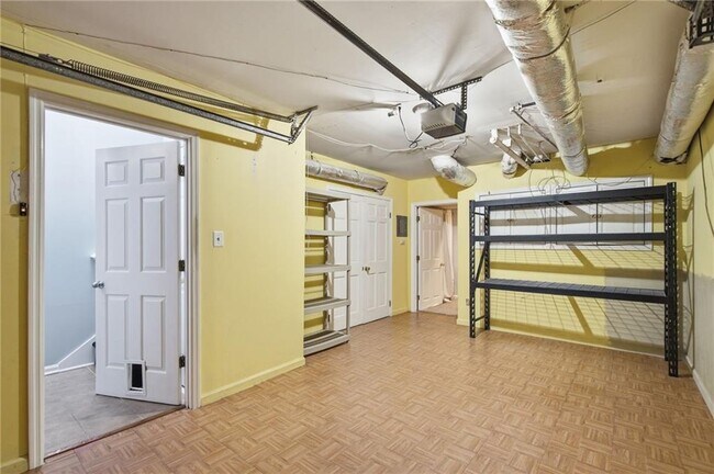 Building Photo - 856 St Charles Ave NE