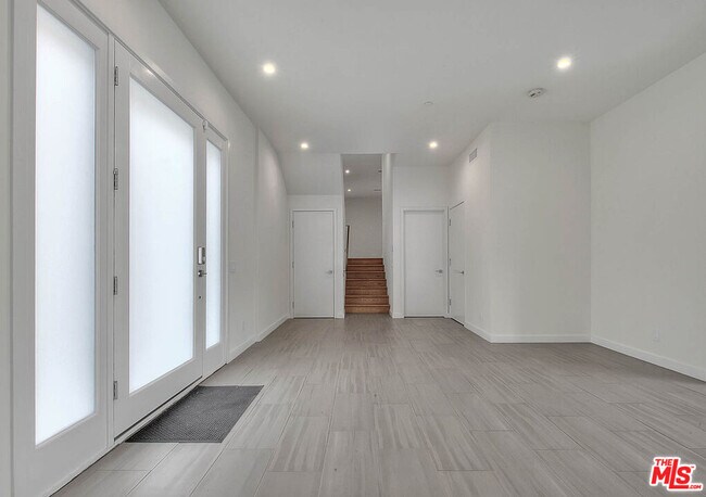 Building Photo - 2610 Corralitas Dr