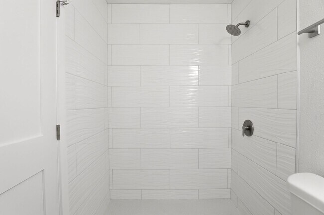 Building Photo - Updated 3-Bedroom Duplex with Modern Finishes in Oviedo
