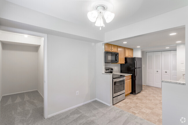 1 BR, 1 BA - 704 SF - West Woods