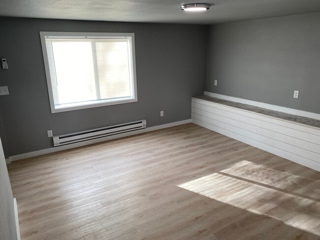 Building Photo - 1024 St Clair Ave