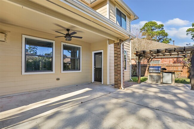 Building Photo - 16942 Lake Willowby Ln