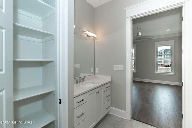 Building Photo - 12115 River Beauty Loop