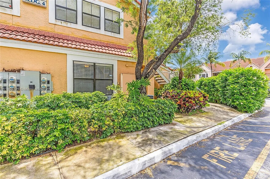 Primary Photo - 10441 SW 156th Ct