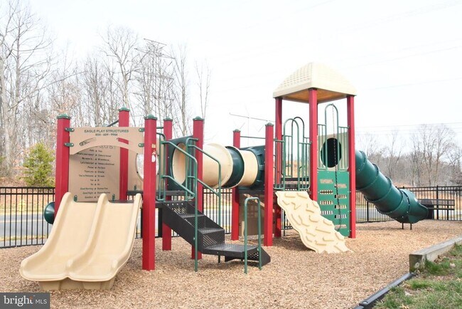 Building Photo - 2105 Hemlock Bay Rd