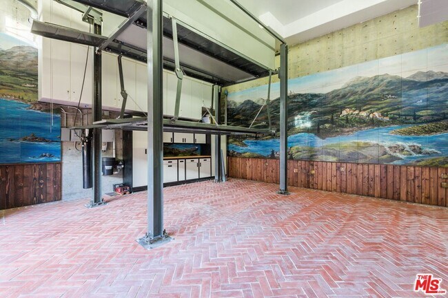 Building Photo - 9170 Thrasher Ave