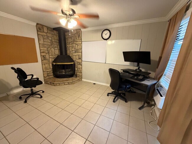 Building Photo - 9505 Balsa Dr