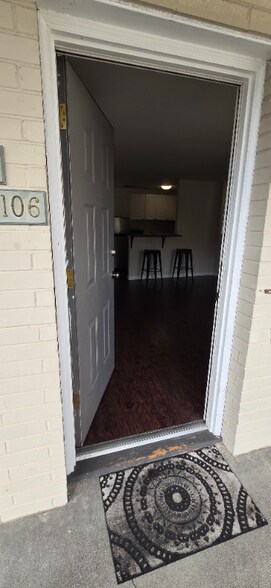 Building Photo - 400 NE 65th St