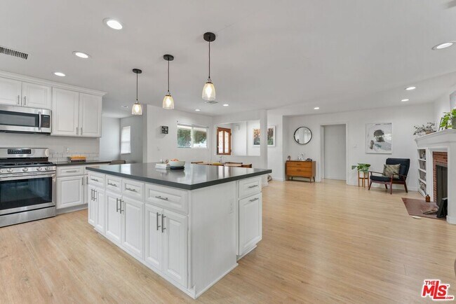 Building Photo - 5211 Allott Ave