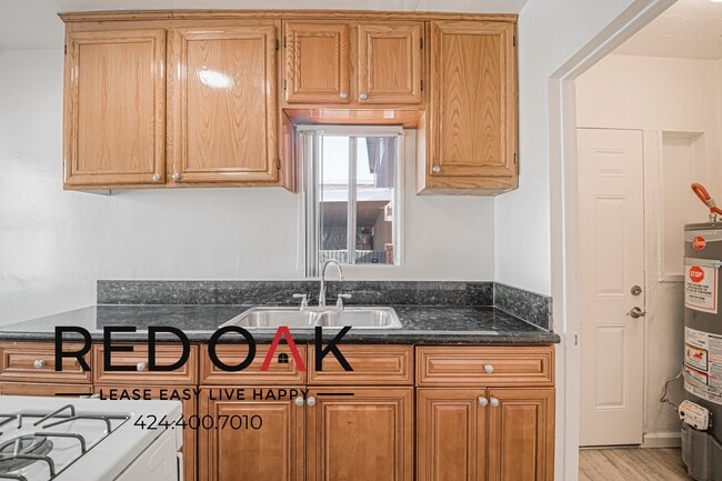 Building Photo - 12145 Pine St