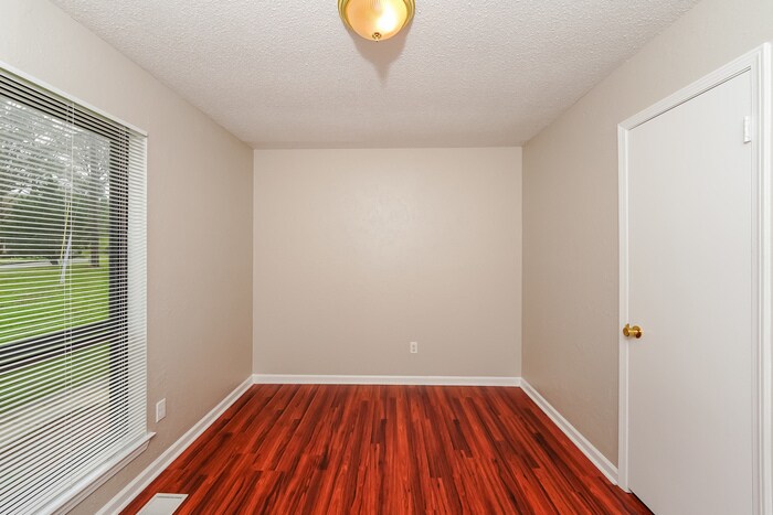 Building Photo - 4390 Stone Ridge Cir