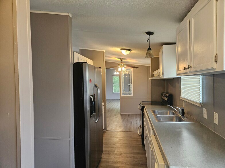 Building Photo - 166 Lynnwood Cir