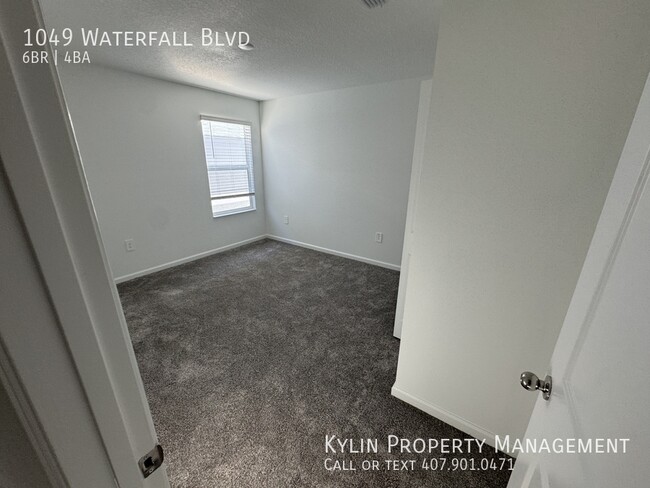 Building Photo - 1049 Waterfall Blvd