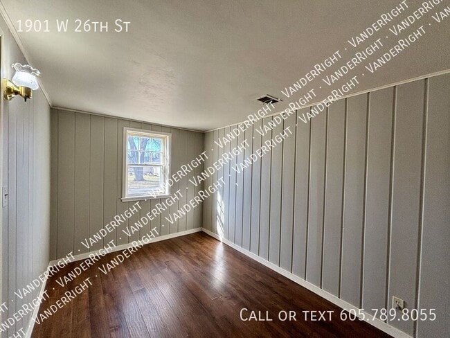 Building Photo - 1901 W 26th St