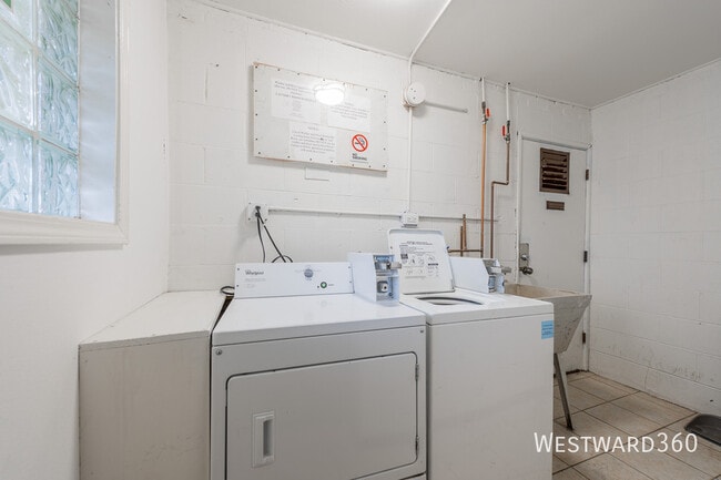 Building Photo - 660 Piper Ln