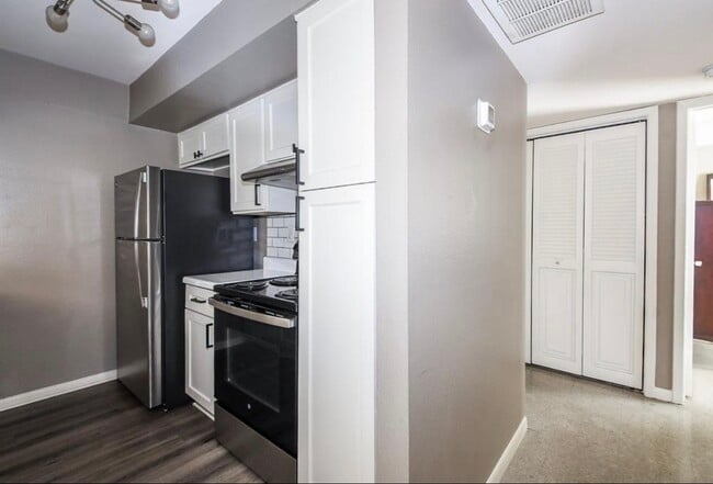 Building Photo - 8529 Hearth Dr