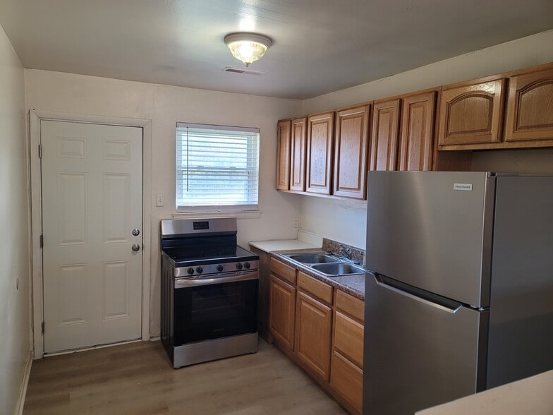 Building Photo - 612 N Kelly St