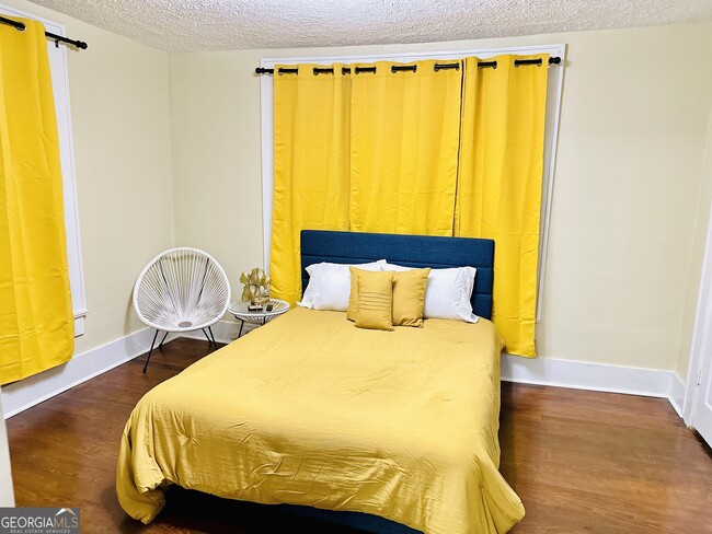 Building Photo - 686 Robert Henry St